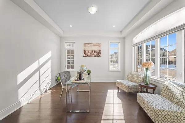 8 Markey CT, Brampton, ON L6P 4L1