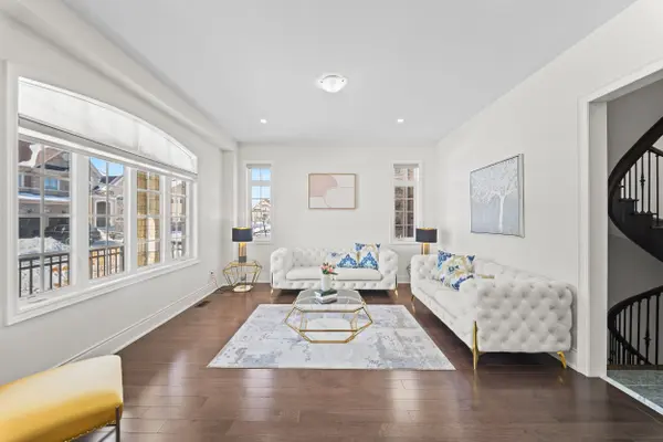 8 Markey CT, Brampton, ON L6P 4L1