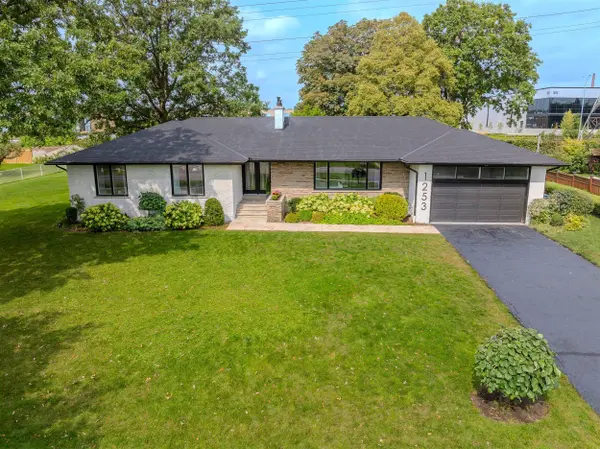 1253 Melton DR, Mississauga, ON L4Y 1L6