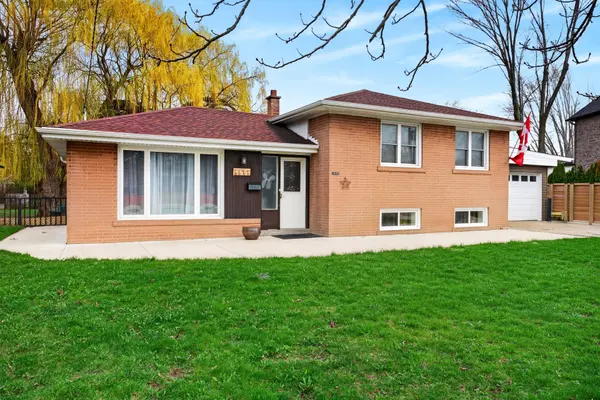 1332 Stanbury RD, Oakville, ON L6L 2J4