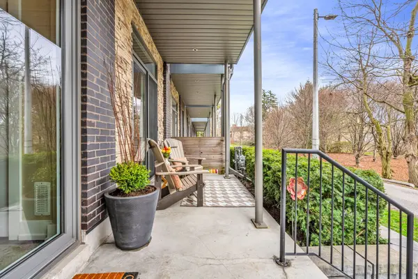 29 Godfrey's LN, Mississauga, ON L5H 2T1