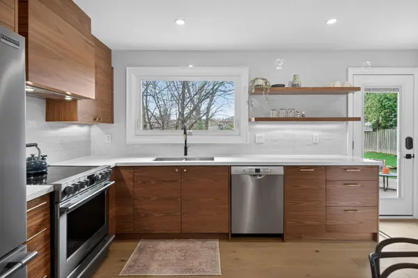 1878 Heather Hills DR, Burlington, ON L7P 3A3