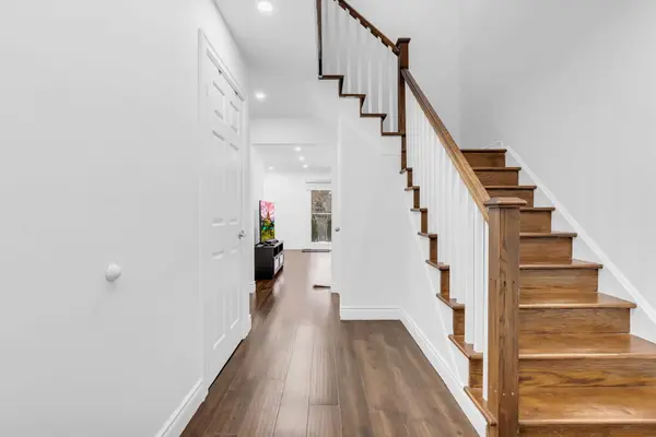 6655 Ganymede RD, Mississauga, ON L5N 4V3