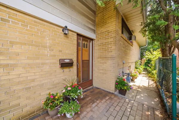 25 Fordwich CRES, Toronto W10, ON M9W 2T3