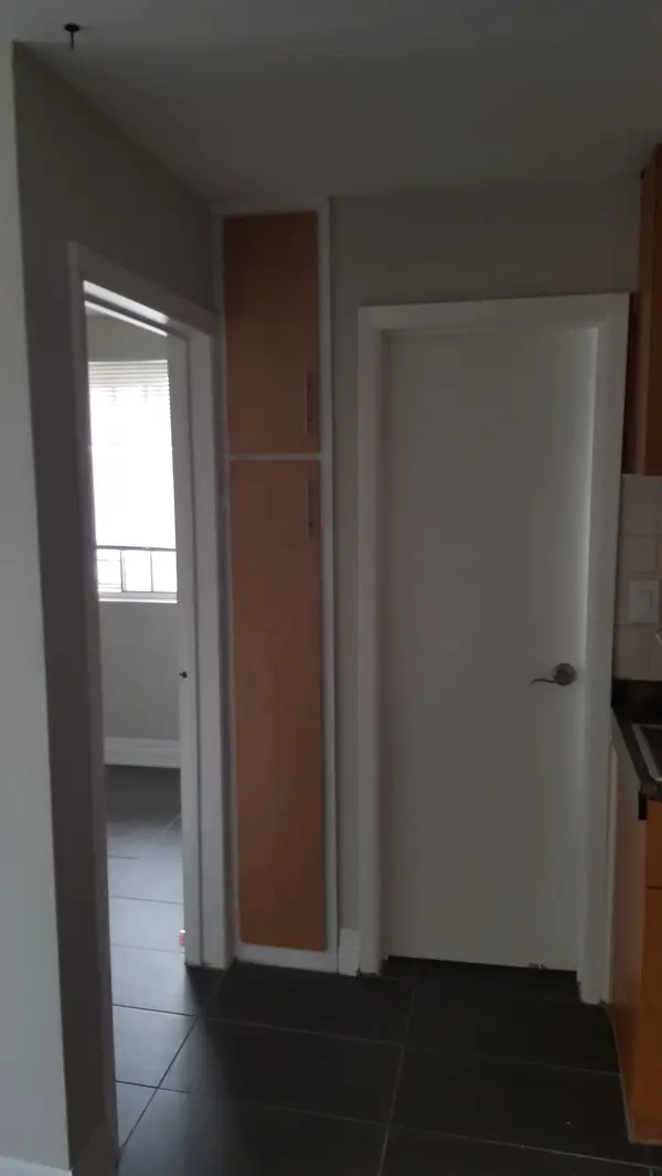 14 North Alarton ST #7, Mississauga, ON L4T 1J8