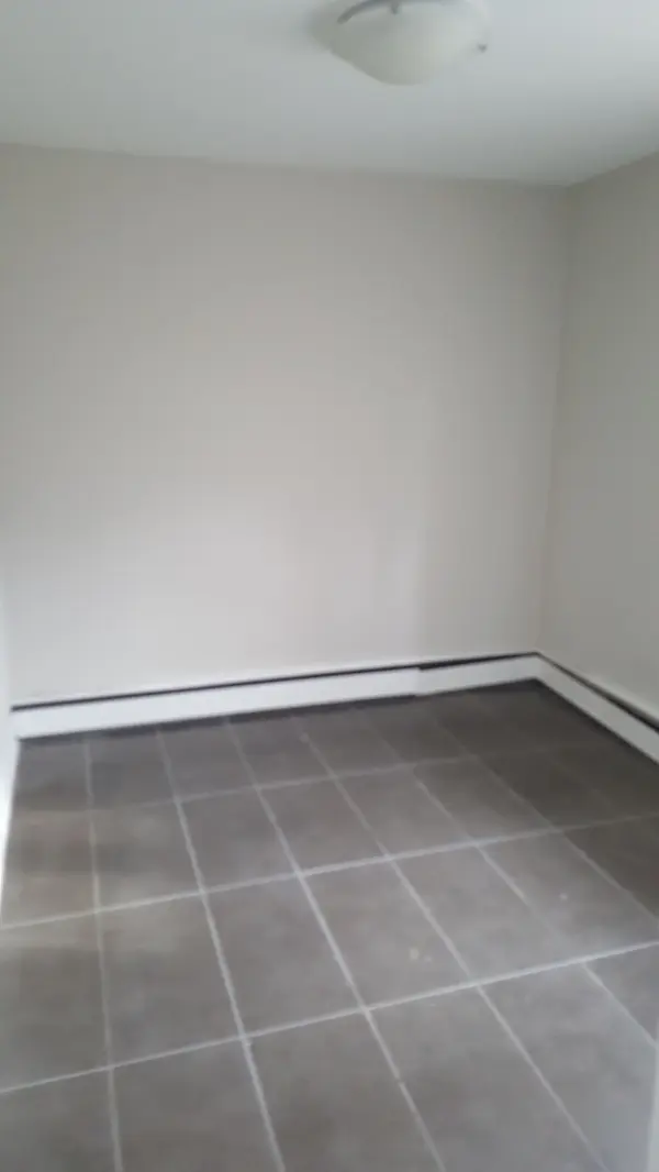 14 North Alarton ST #7, Mississauga, ON L4T 1J8