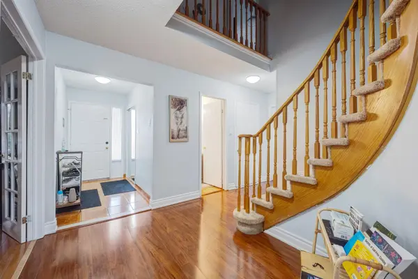 1335 Quinpool CT, Mississauga, ON L5C 4J3