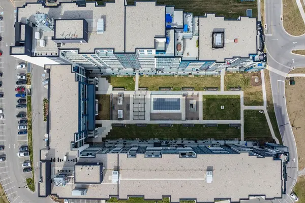 16 Concord PL #705, Grimsby, ON L3M 0J1