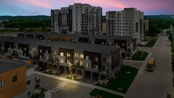 79 Dryden LN, Hamilton, ON L8H 0B6