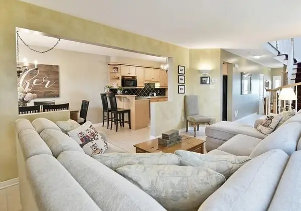 32 RIVERSTONE DR N, Barrhaven, ON K2J 4X7