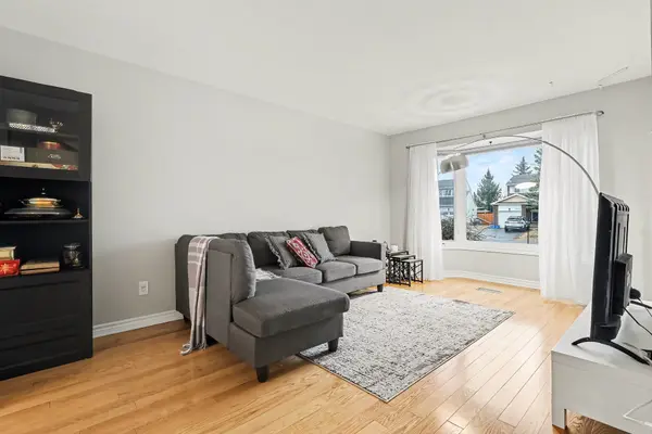 6417 St Louis DR, Orleans - Convent Glen And Area, ON K1C 2X9