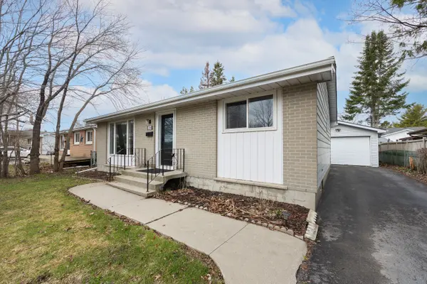 1284 Waverley CRES, Kingston, ON K7M 6J6