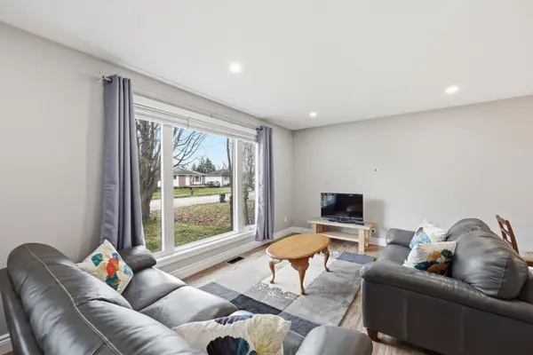 1284 Waverley CRES, Kingston, ON K7M 6J6