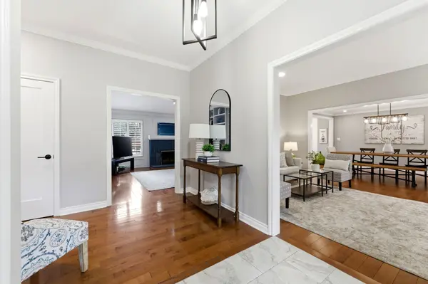 2 Blueheron LN, Hamilton, ON L0R 1H1