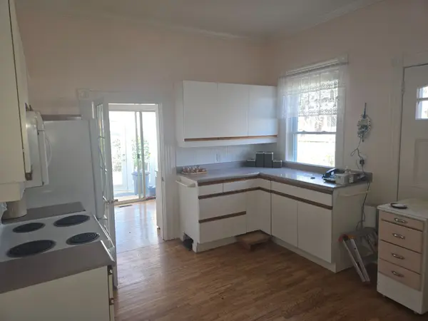 16 Arthur ST, London East, ON N5Y 3B9