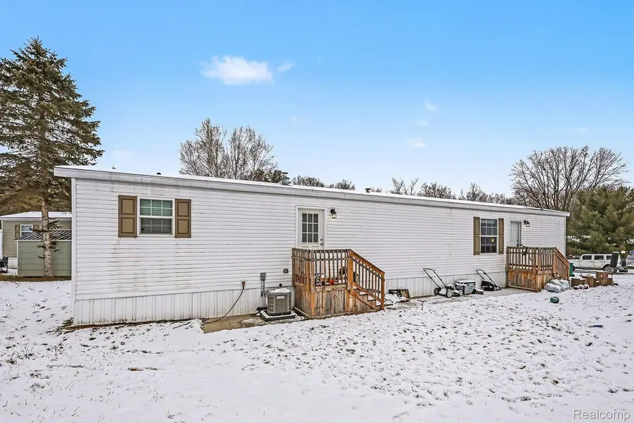 425 Elm Court, Oakland Charter Township, MI 48363