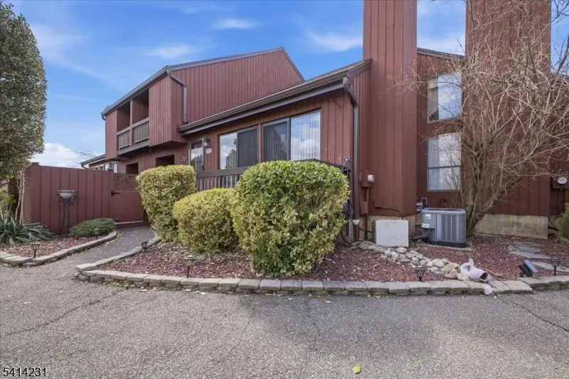 26 Bloomingdale Dr #1C, Hillsborough Twp., NJ 08844