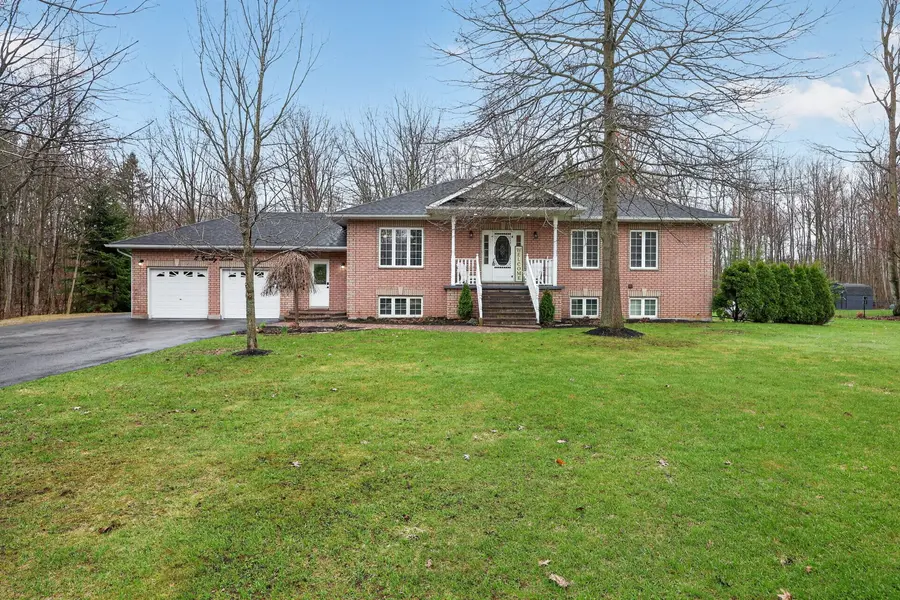 2 Cindy LN, Adjala-tosorontio, ON L0M 1M0