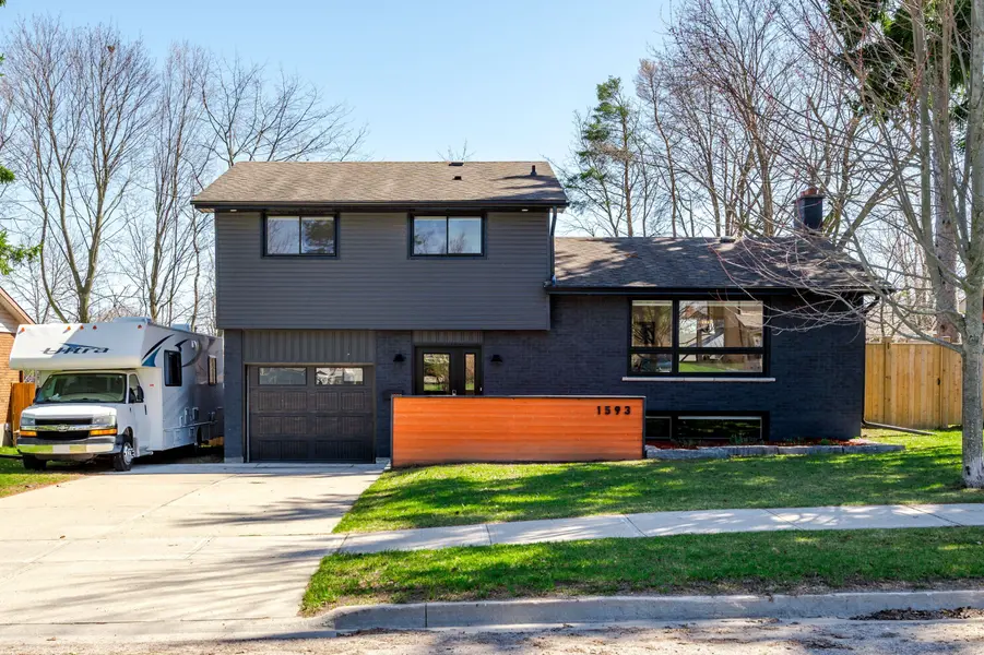 1593 Westbrook DR, Peterborough, ON K9J 6R6