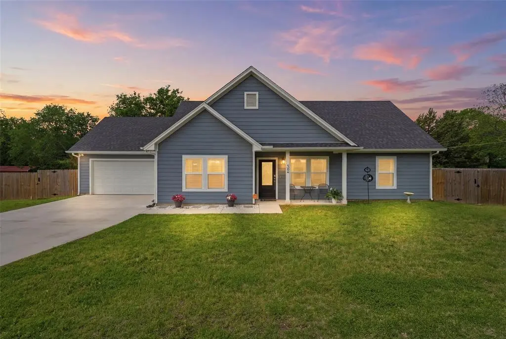 304 W Greenwood Avenue, Bowie, TX 76230