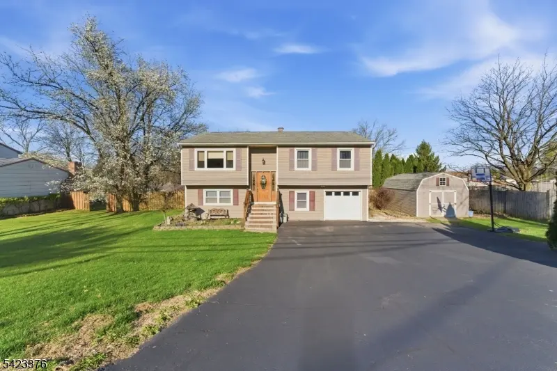 403 Red School Ln, Lopatcong Twp., NJ 08865