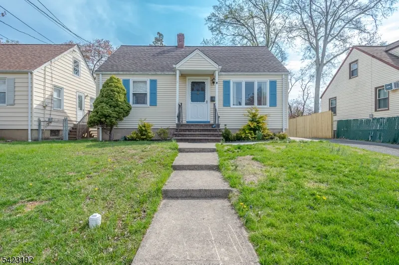 8 Fitzsimmons Ave, Middlesex Boro, NJ 08846