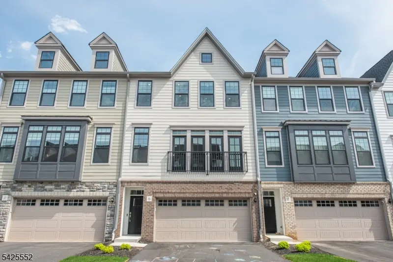 15 Cinnamon Dr, Upper Saddle River Boro, NJ 07458