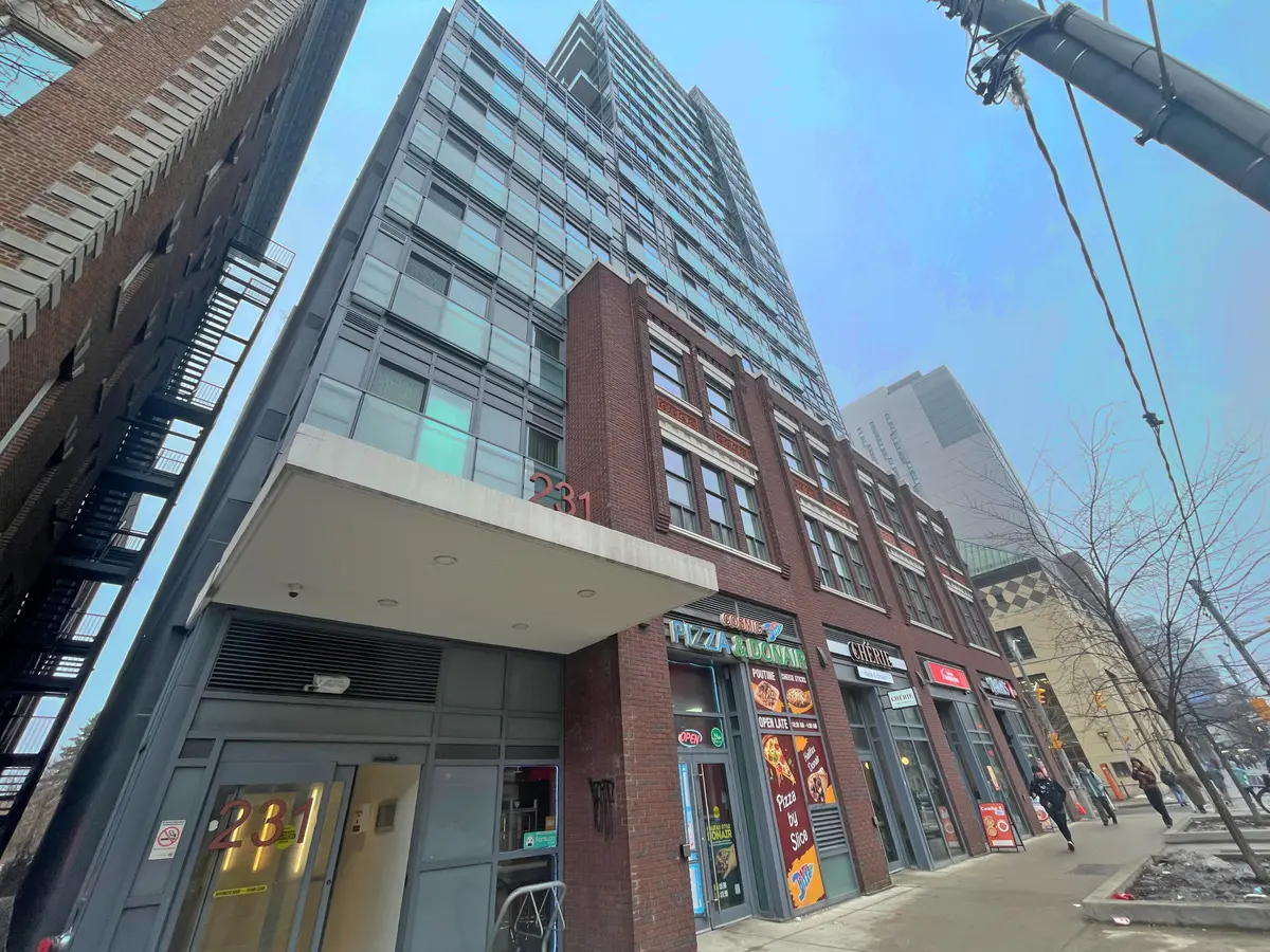 231 College ST #304R, Toronto C01, ON M5T 1R4