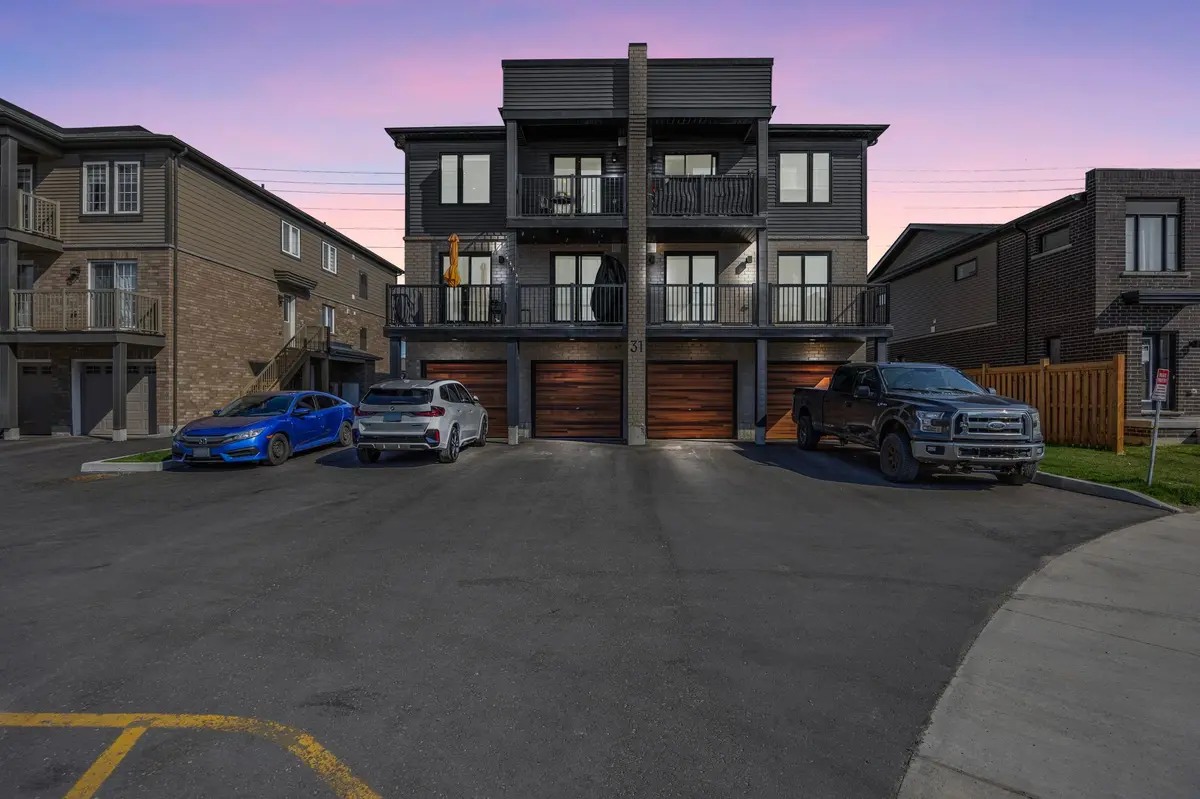 31 Pumpkin Corner CRES #9, Barrie, ON L9J 0C2