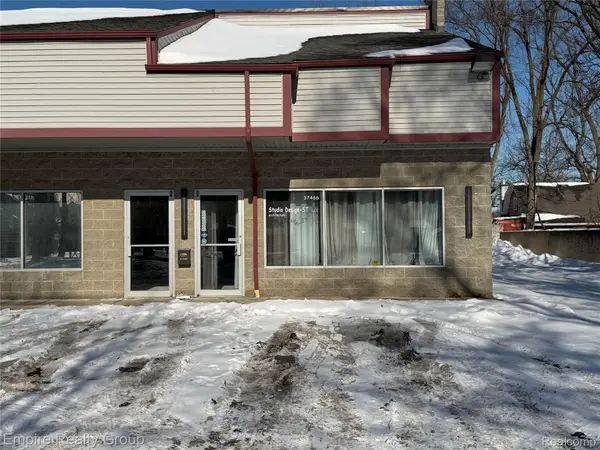 37454 Ann Arbor TRL, Livonia, MI 48150