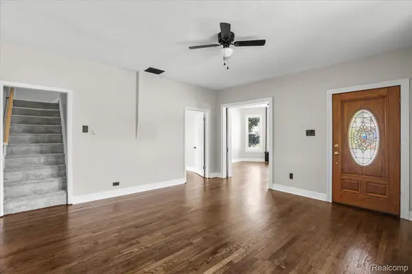 1105 Oak ST, Wyandotte, MI 48192