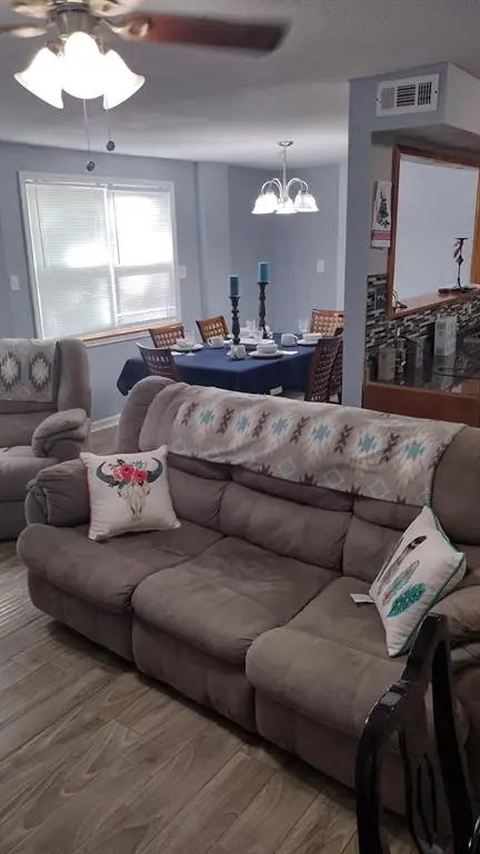 304 Ridgewood Drive, Tool, TX 75143