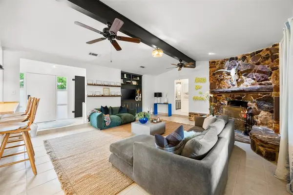 109 Hillside Drive W, Burleson, TX 76028