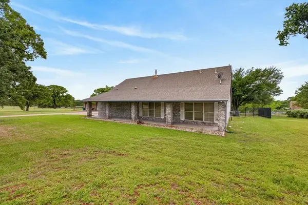 4609 Slayton Road, Cleburne, TX 76031