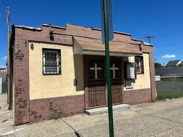 240 3rd St, Elizabeth City, NJ 07206