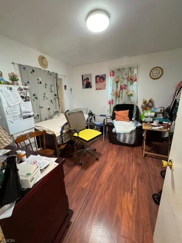 280 Lincoln St, East Orange City, NJ 07017