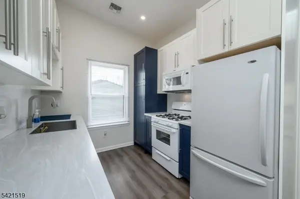 1002 Spruce Hills Dr, Glen Gardner Boro, NJ 08826