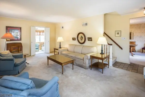 31 Burlington Rd, Clifton City, NJ 07012