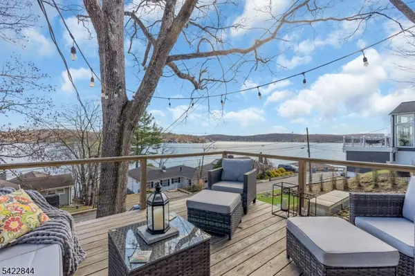 14 Bass Rock Rd, Hopatcong Boro, NJ 07843