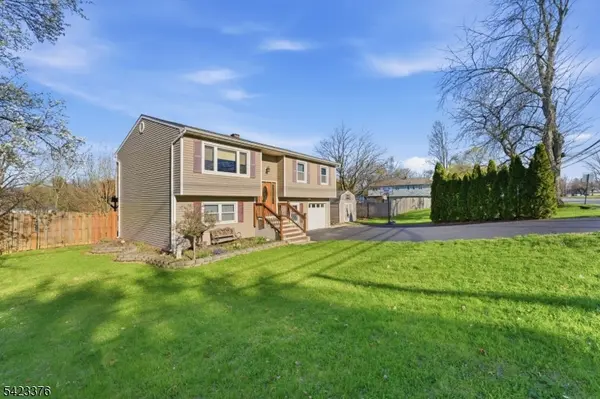 403 Red School Ln, Lopatcong Twp., NJ 08865