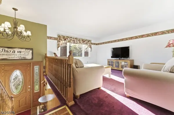 403 Red School Ln, Lopatcong Twp., NJ 08865