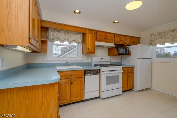 8 Fitzsimmons Ave, Middlesex Boro, NJ 08846