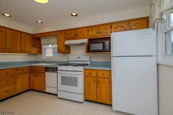 8 Fitzsimmons Ave, Middlesex Boro, NJ 08846