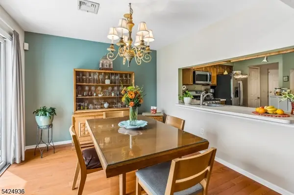 8 Quartz Ln, Paterson City, NJ 07501