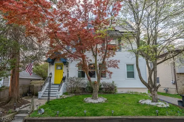 9 Orchard St, Clifton City, NJ 07013