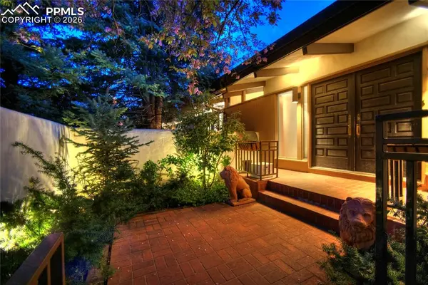 2 Heather DR, Colorado Springs, CO 80906