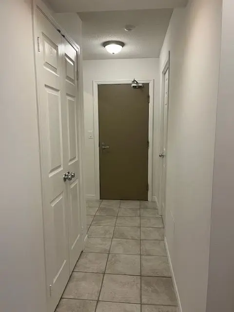 925 Bay ST #1205, Toronto C01, ON M5S 3L4