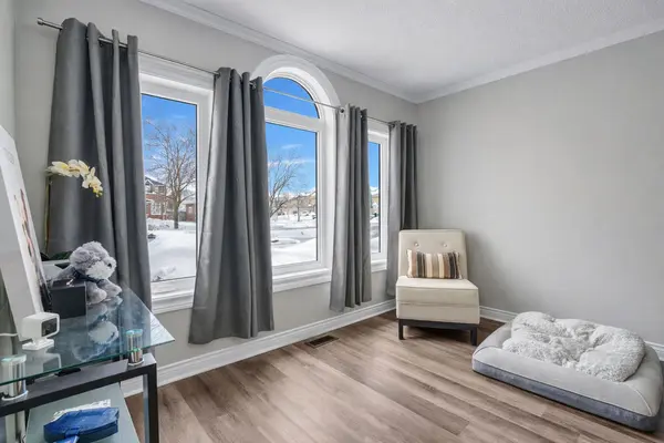 340 Livingstone ST W, Barrie, ON L4N 7C5