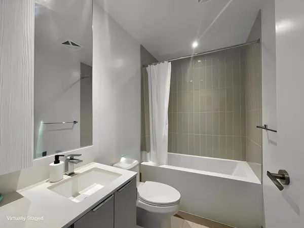 3900 Confederation Pkwy #4609, Mississauga, ON L5B 0M3