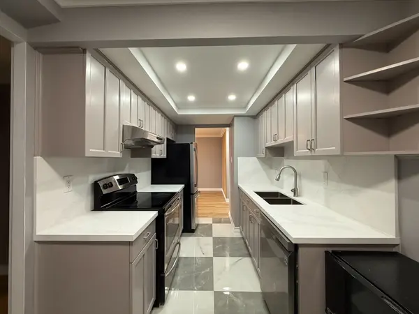 3100 Kirwin AVE #1007, Mississauga, ON L5A 3S6